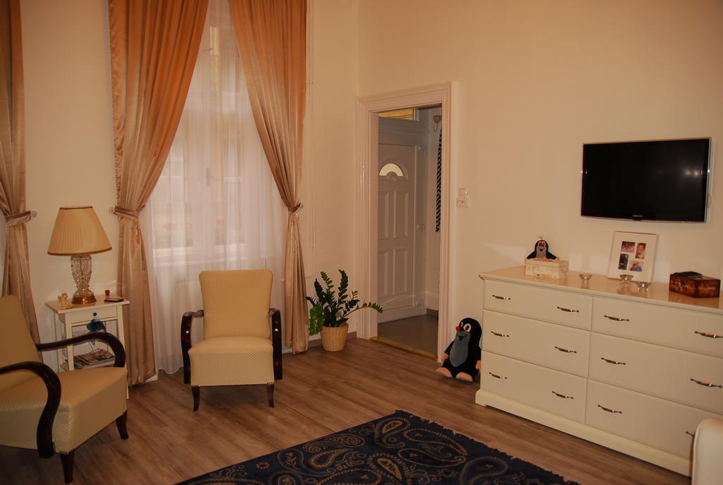 Balazs Apartment - Oktogon ブダペスト エクステリア 写真